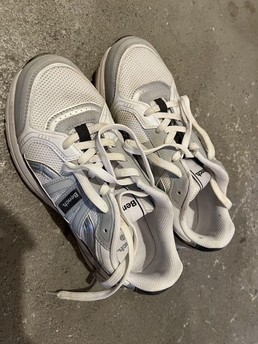 Scarpe da donna: Bench Turnschuh Grösse 37 – Usato da Glarus venduto da Kathrin-1988 1