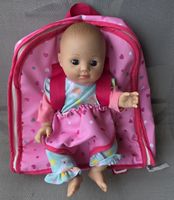 Spielpuppe mit Rucksack Sitz & Zubehör guter Zustand ca.30cm