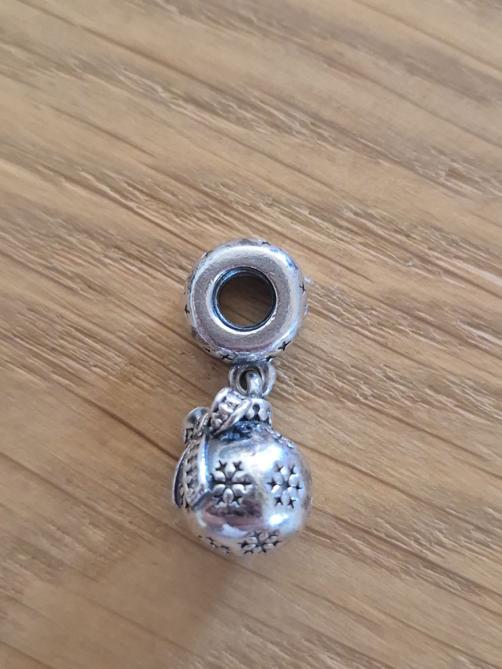 Pandora Ciondoli: Pandora Anhänger Weihnachtskugel Schneeflocken 925 Silber – Usato da Zuzgen venduto da SaBee91 4