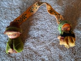 2  süsse alte, Holz-Püppchen fürs Puppenhaus, Puppensammler