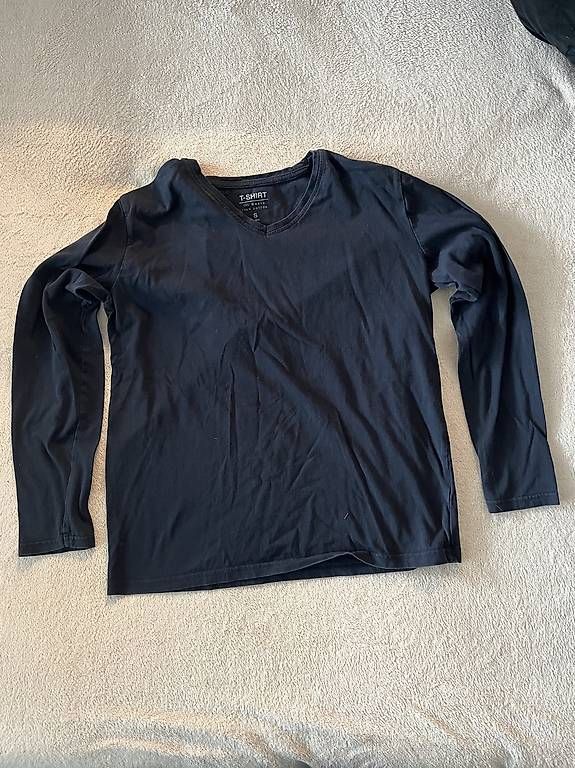 Lotti di vestiti: Langarmige T-Shirts Grösse S – Usato da Niederhasli venduto da Scharindli 1