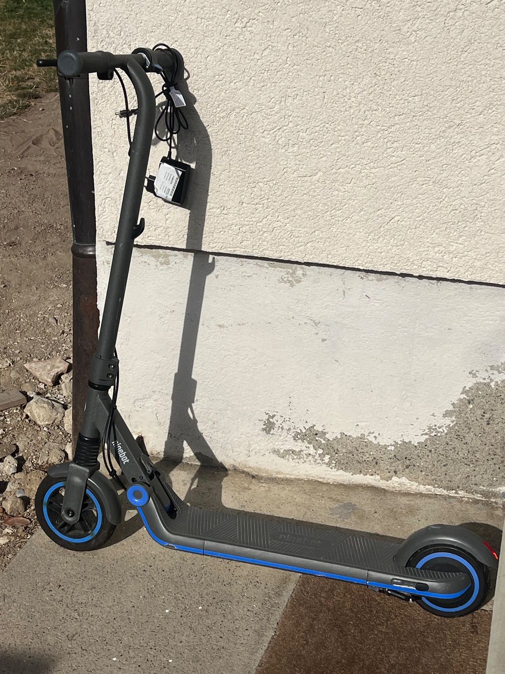 Segway Kickboard: Ninebot E10 ZING Elektroroller gebraucht + Ladegerät 16 kph – Usato da Tafers venduto da JP911