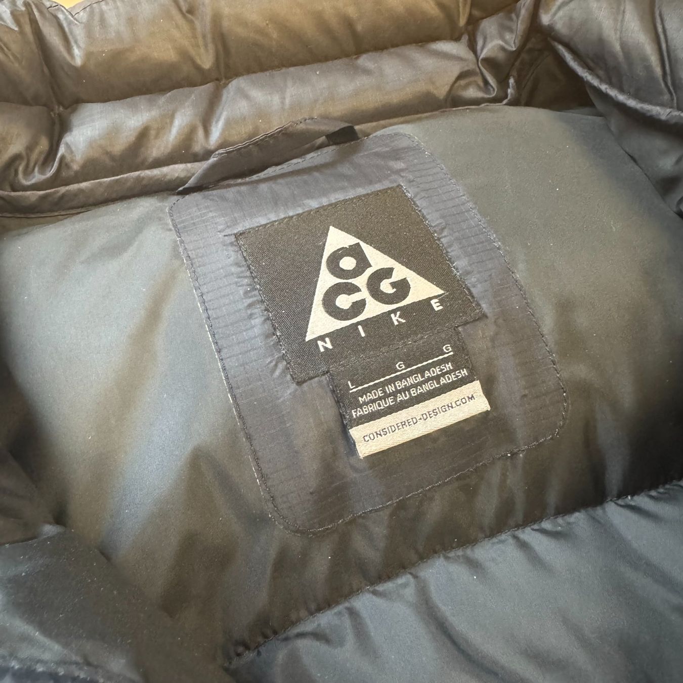 Nike Giacche: Nike ACG black puffer down jacket winterjacke 550 – Usato da St. Gallen venduto da sourced_limited 2