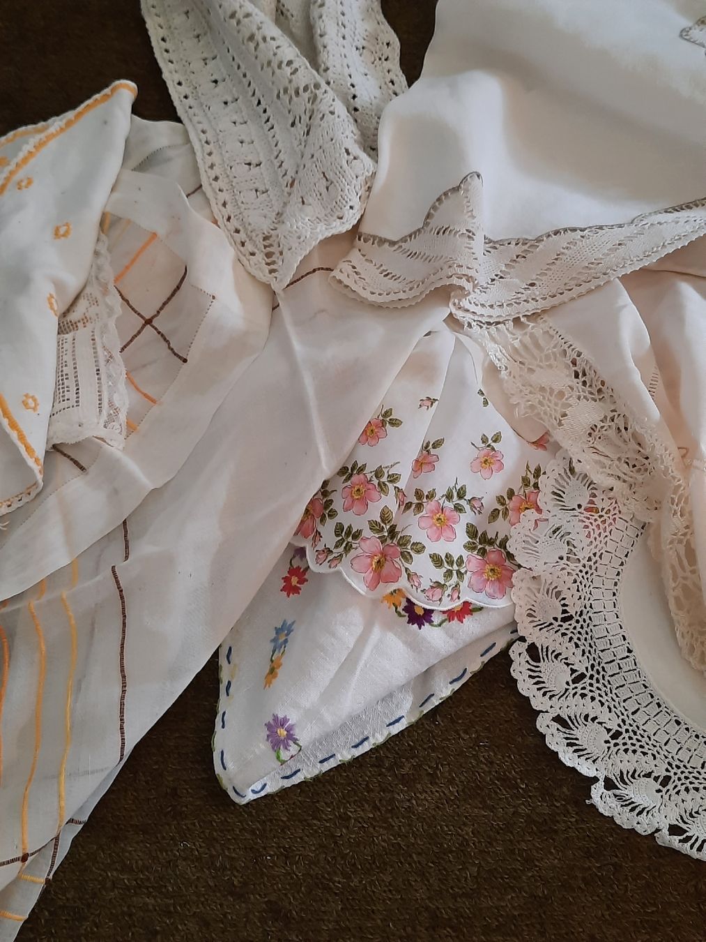 Tutte le decorazioni: ca. 15 schöne Deckeli – Usato da Busswil BE venduto da balu37 4