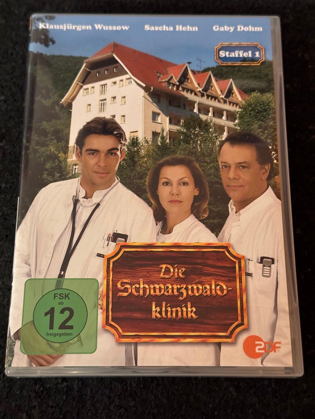 Tutti i DVDs: Die Schwarzwaldklinik Staffel 1/4 DVD's DE – Usato da Fribourg venduto da tschjoly