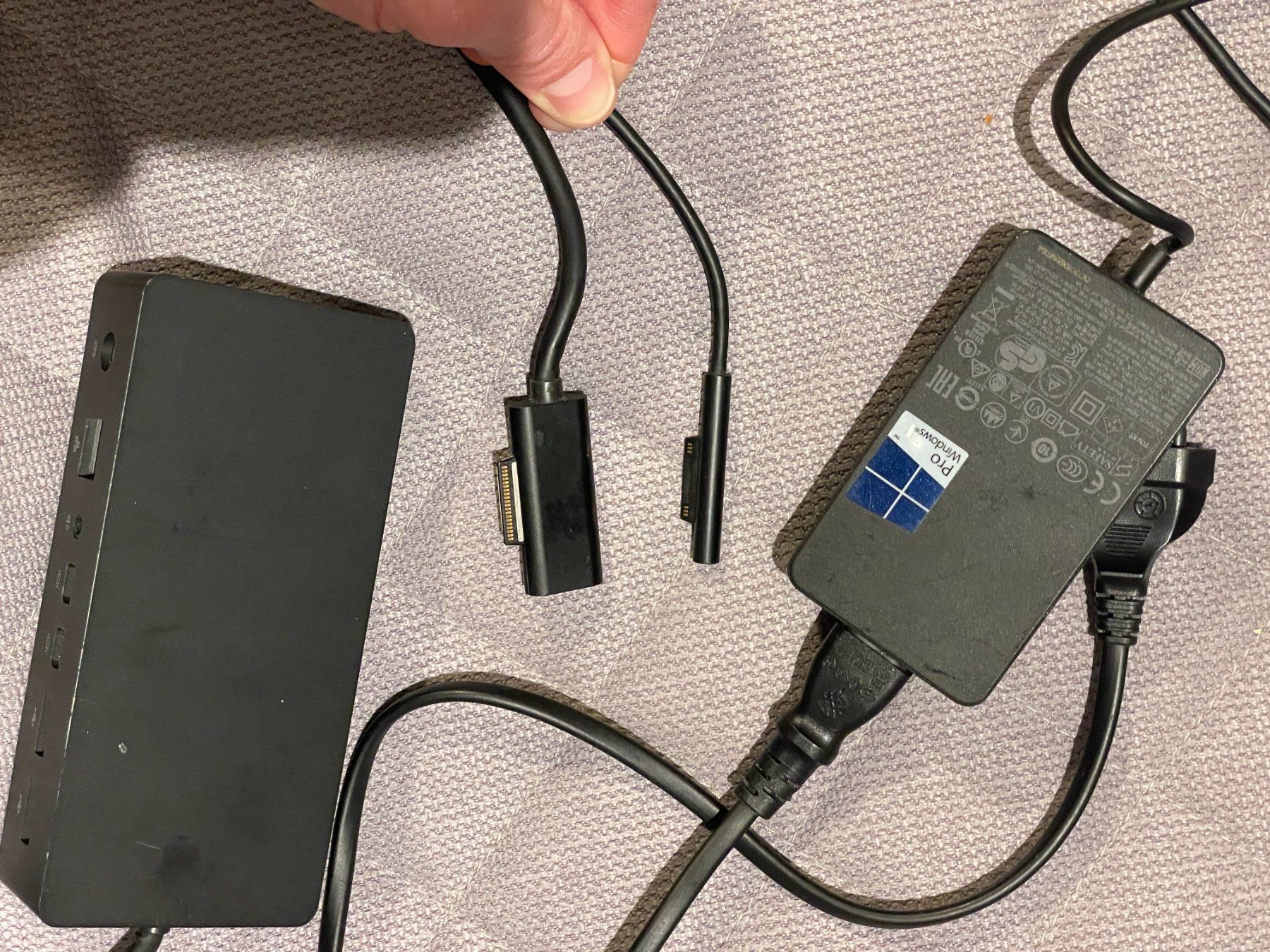 Microsoft Dockingstation: Docking Microsoft Surface Pro + chargeur – Gebraucht aus Le Pâquier-Montbarry von Romanovski