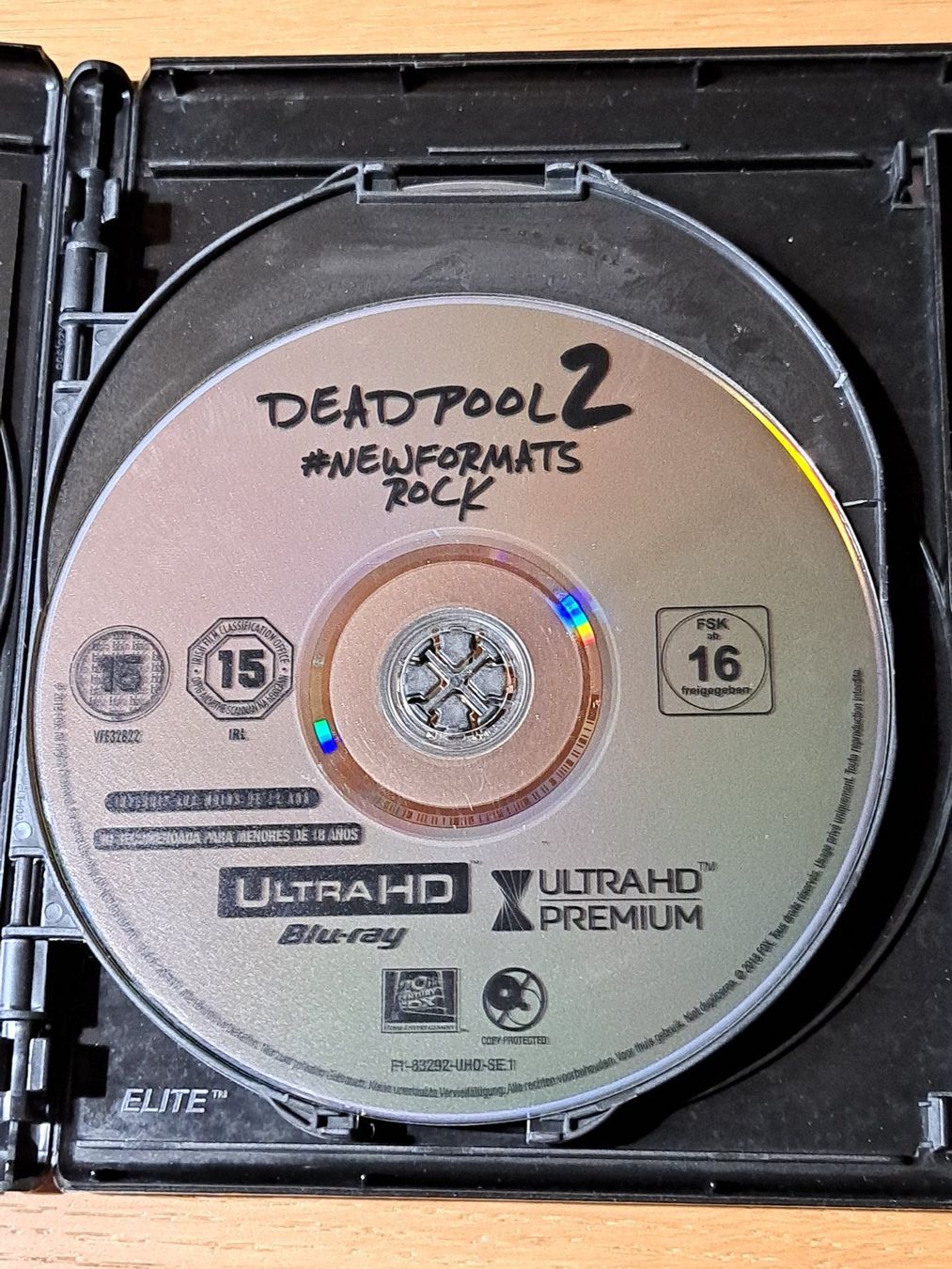 Tutti i DVDs: MARVEL 4-Disc Blu-ray 4K Ultra HD und Blu-ray DEADPOOL 2 – Nuovo (secondo la descrizione) da Unterseen venduto da Kanica 5