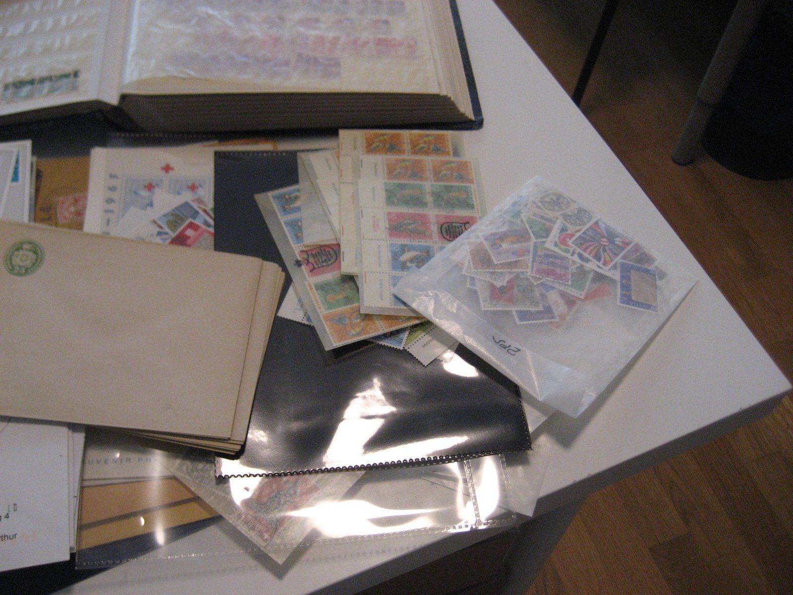 Tutti i francobolli: Schweiz Briefmarken - Restbestände, Wunderkiste!!! – Usato da Winterthur venduto da Zupogeru 3
