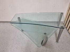 Moderner Glas-Couchtisch mit Ablage - Top Zustand!