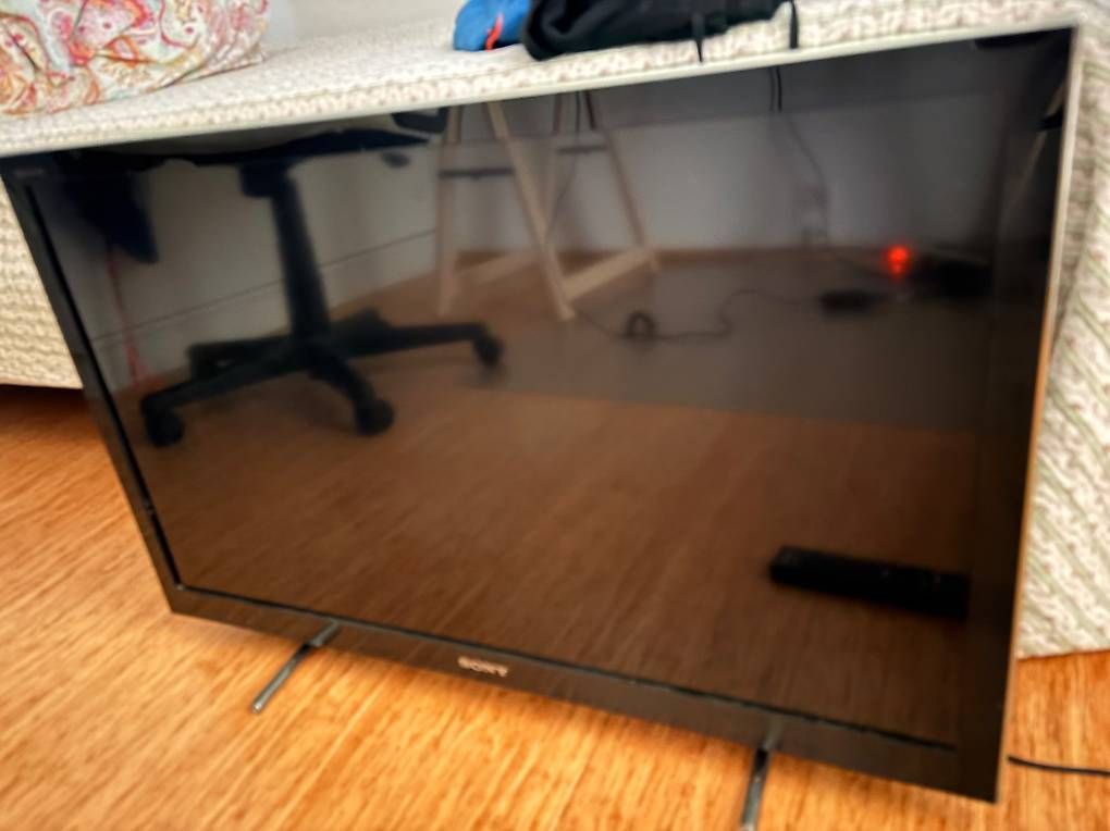 Sony Fernseher: Téléviseur Sony Bravia 40 pouces avec support utilisé – Gebraucht aus Villeneuve von caramichou 2
