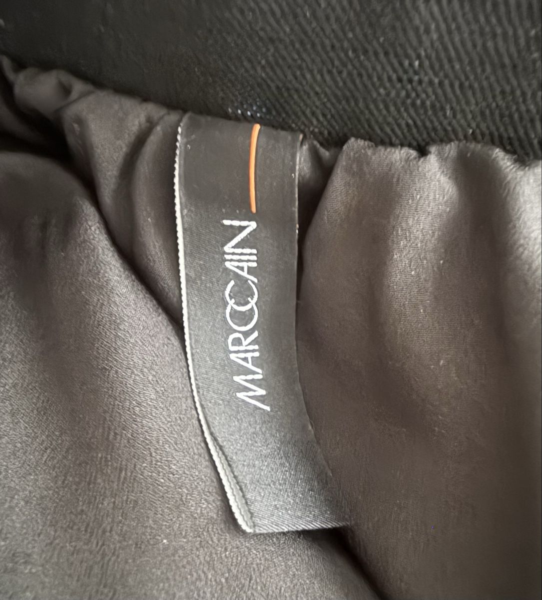 Marc Cain Gonne: Marc Cain Black Pleated Skirt - Size N3 – Usato da Zollikerberg venduto da MK-13 2