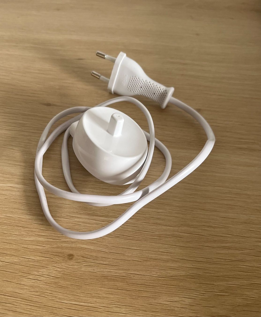 Cura dei denti: Electric teeth brush charger – Usato da Schänis venduto da ras_lf27