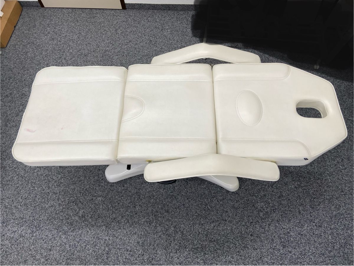 Lettini & sedie per cosmetici: Make Up / Massage- Sessel/ liege – Usato da Jonschwil venduto da Lambo5000 1