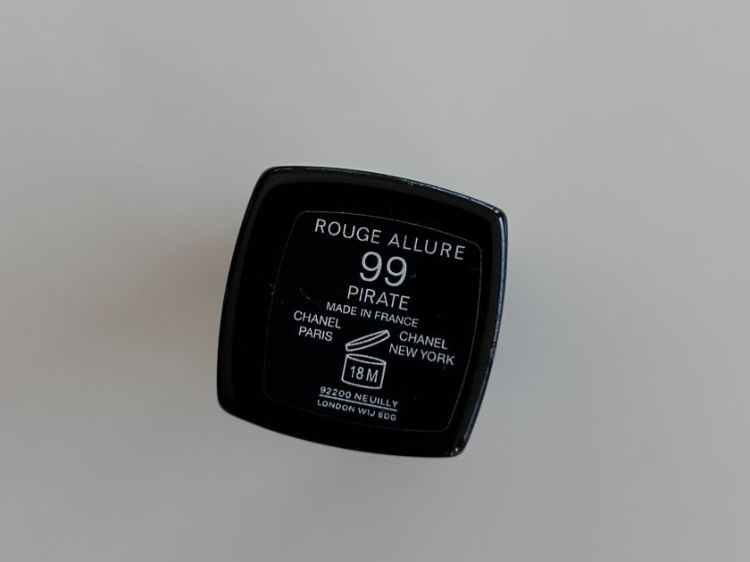 Chanel Make-up: Chanel Rouge Allure Lippenstift 99 Pirate – Usato da St. Gallen venduto da look-twice 4