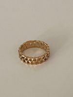 Ring (goldiger Modeschmuck)