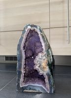 Grosse Amethystdruse mit violetten Kristallen, ca. 28.5 cm