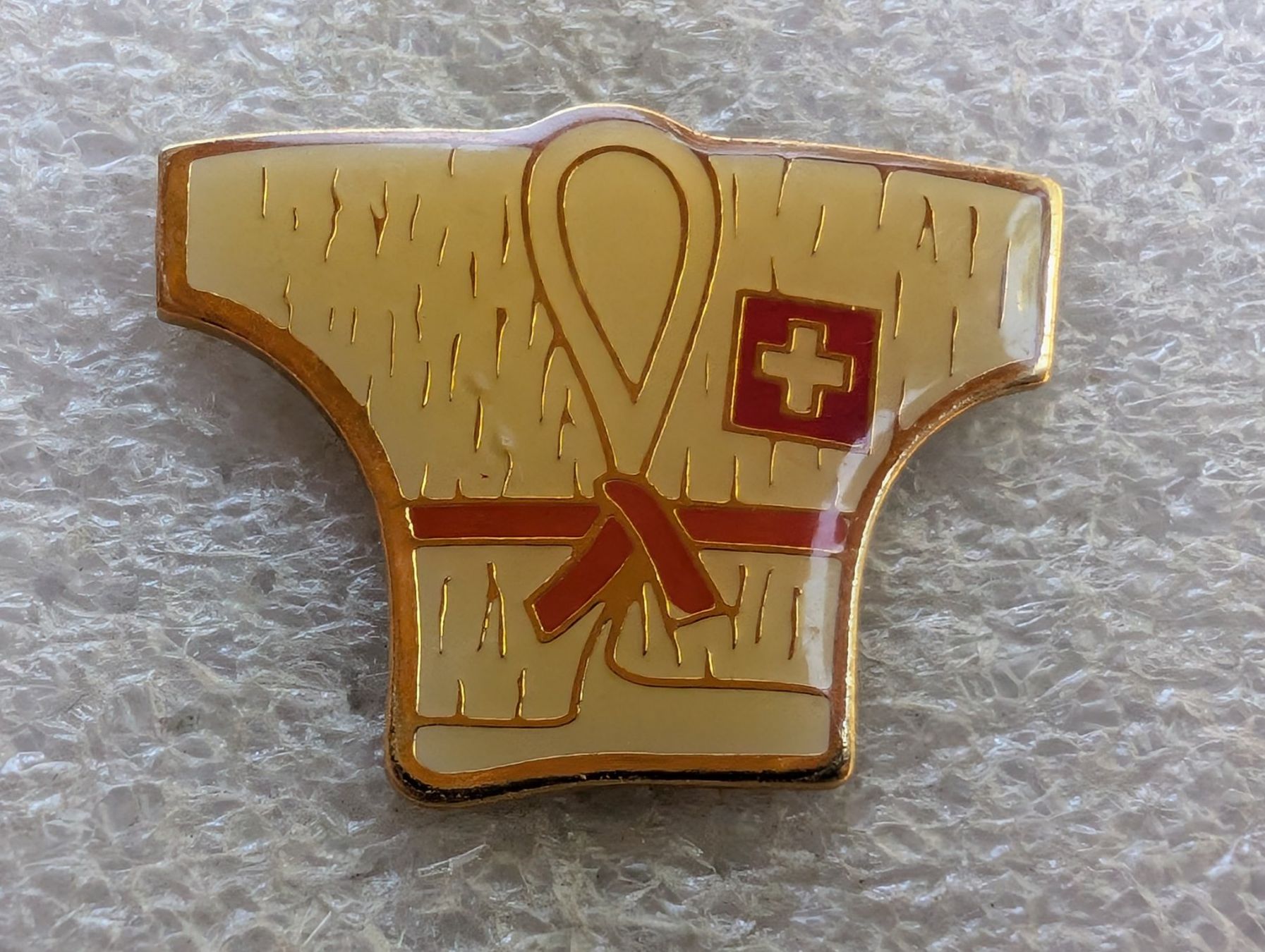 Placchette & Badge: Ansteckpin 87: Karate Anzug Schweiz – Usato da Oppligen venduto da Pin-Fall-Shop