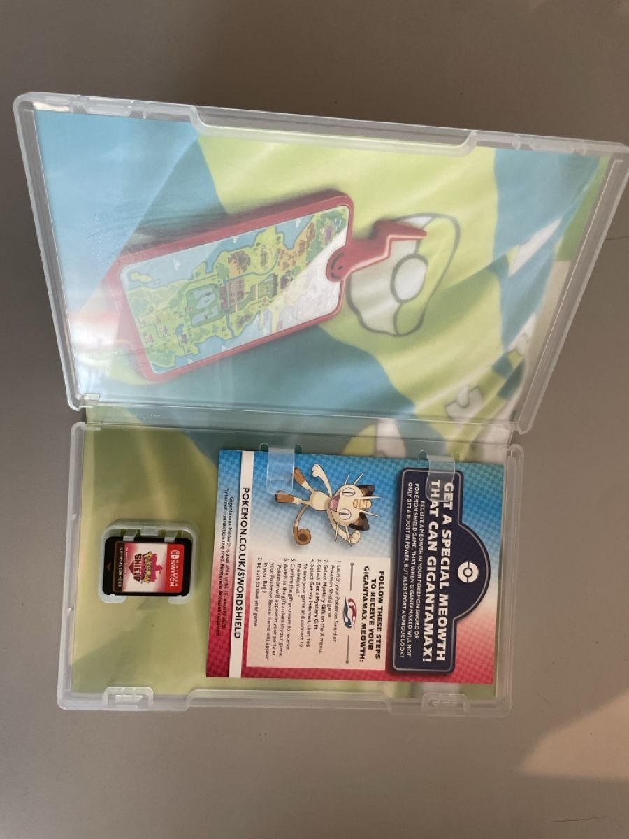 Pokémon Jeux: Pokemon Shield Nintendo Switch – D'occasion à Zürich par Mika.monod 1