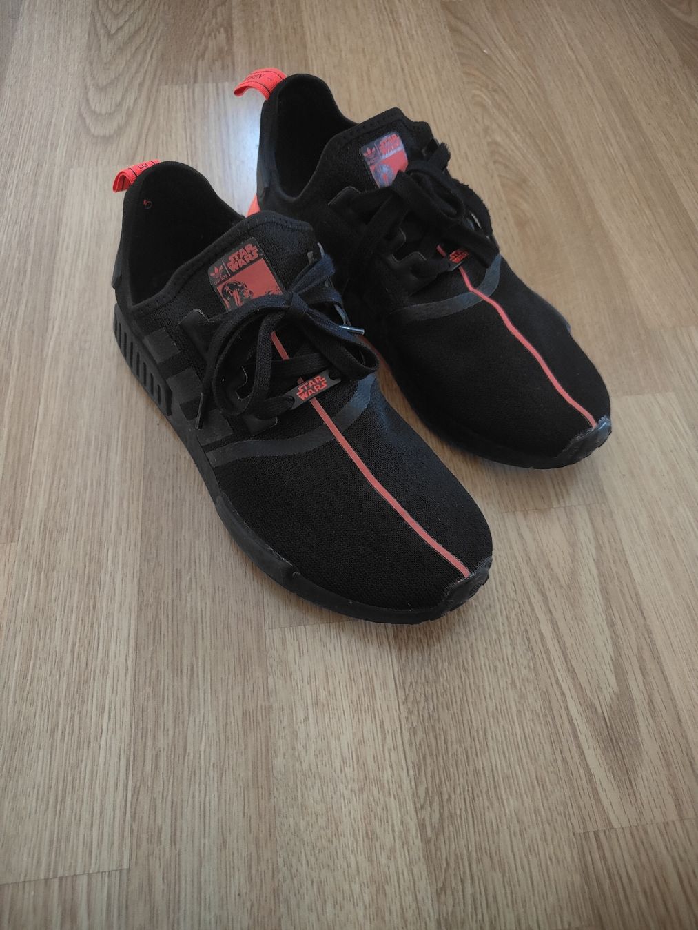 Adidas Herrenschuhe: Baskets Adidas Star Wars noir rouge taille 43 1/3 – Gebraucht aus Biel/Bienne von Edi5Roli3 4