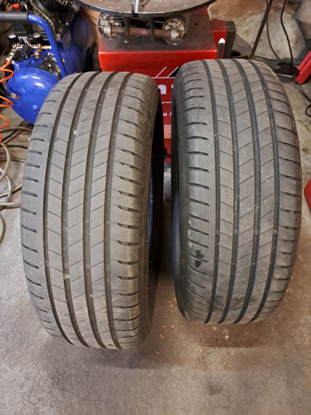 Bridgestone Pneus & Kompletträder: 2 sommerpneu 225/65 R 17 – Gebraucht aus Grenchen von panebianco