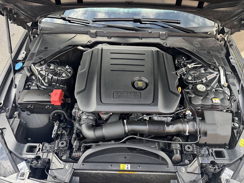 Automobili: Jaguar XE 2.0 AWD – Usato da Baar venduto da Iricardino 4