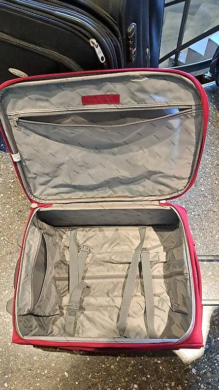 Valigie & Borse: Roter Koffer / Trolley  – Usato da Lützelflüh-Goldb venduto da tomwunderlich 4