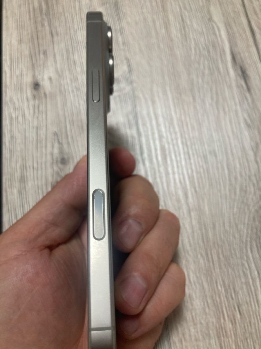 Apple Telefoni cellulari / Smartphones: iPhone 16 Pro Max 256 GB in Grau – Usato da Basel venduto da SEL.BS 4