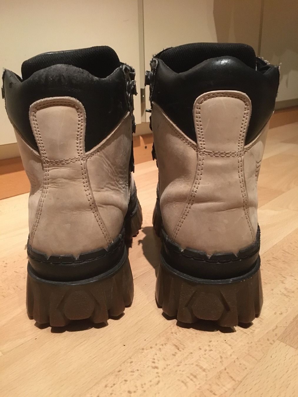 Scarpe da donna: Coole Schuhe Gr. 39/40 – Usato da Uetendorf venduto da Gar_9pvy 5