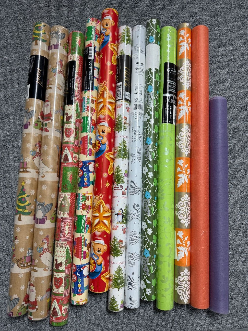 Carta: Diverses Geschenkpapier, Neu – Nuovo e nell'imballaggio originale da Wolfwil venduto da Inseider12