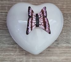 Herzdose Porzellan weiss mit Schmetterling Deko Dose