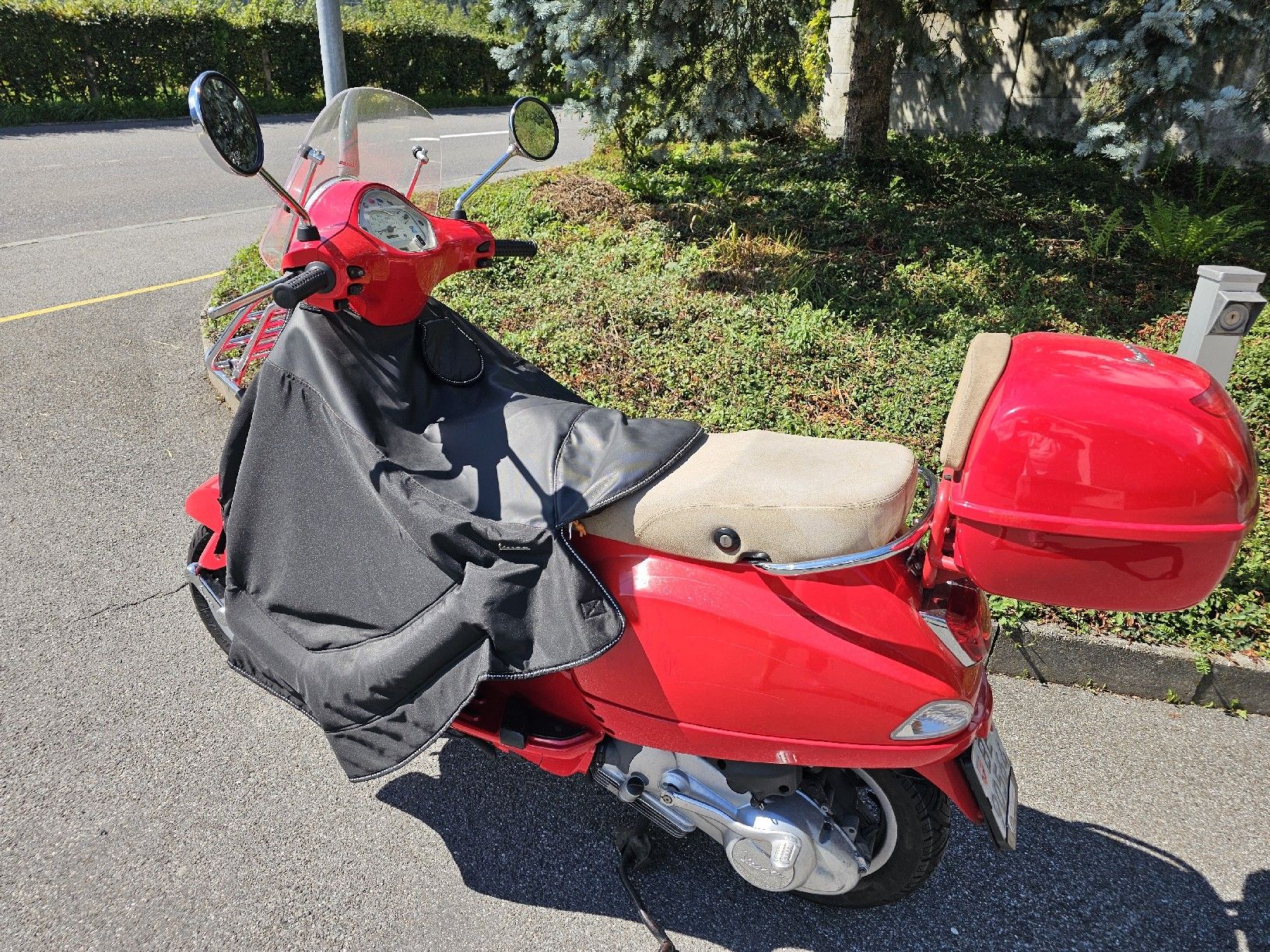 Vespa Scooters: Vespa LX 125 – D'occasion à Unterseen par Mabsie7084