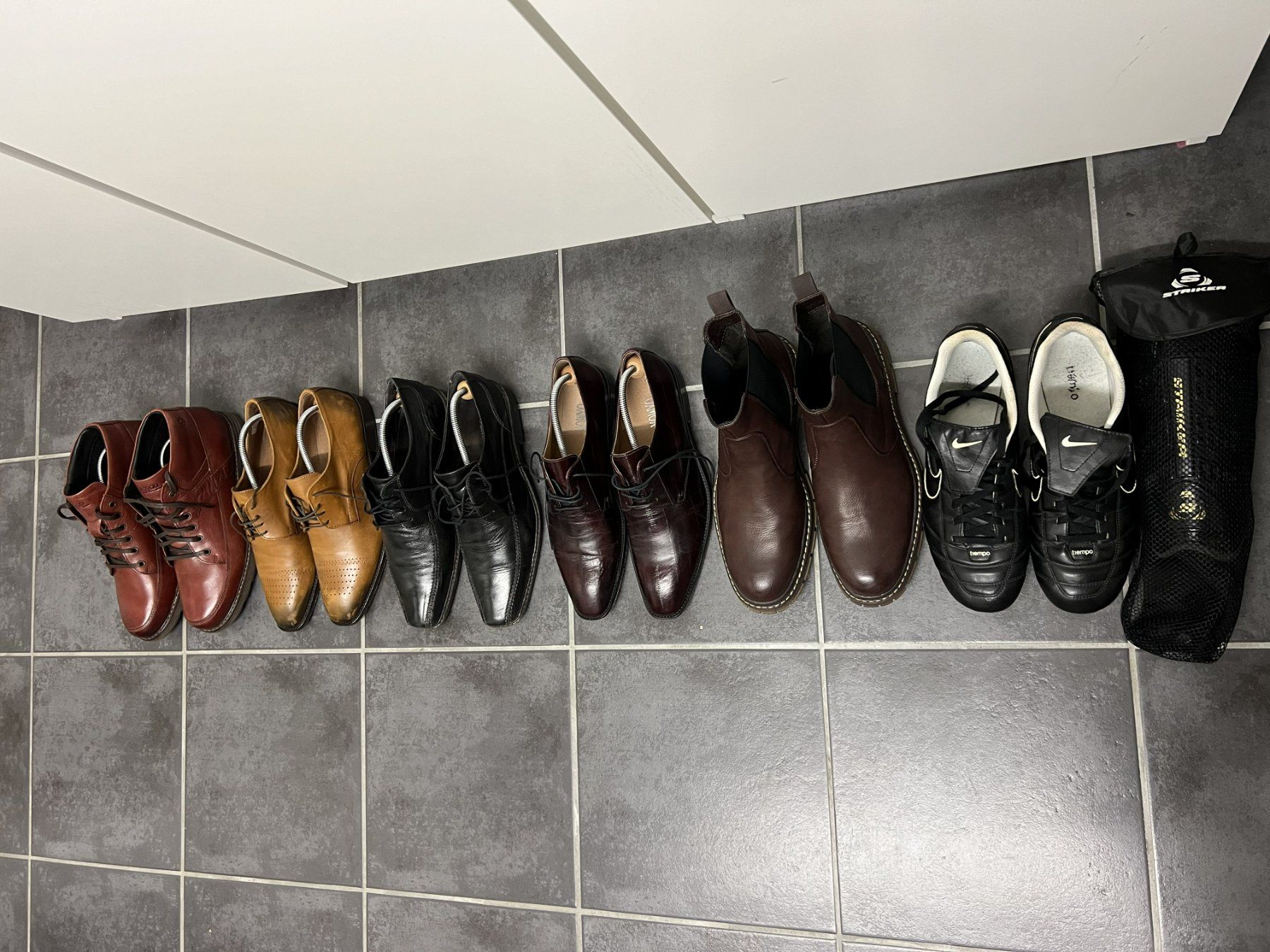 Scarpe da uomo: Leder Schuhe, wie neu!!! – Nuovo (secondo la descrizione) da Dübendorf venduto da Spray8 1