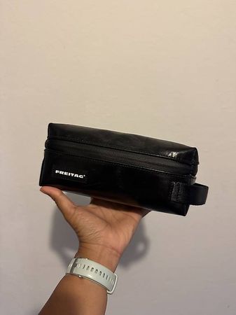Freitag total black