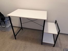 Schreibtisch (107cm x 50cm)