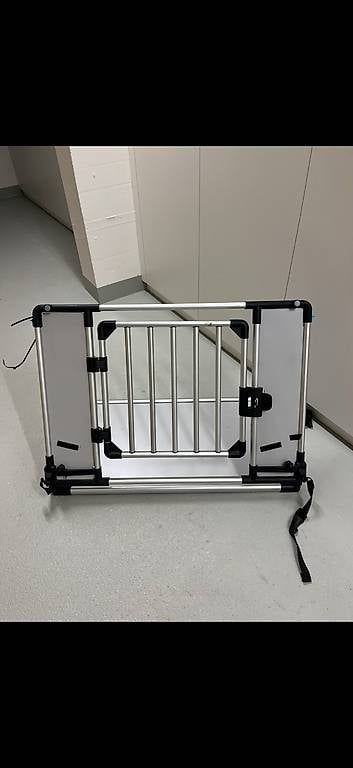 Cages, transport & sécurité: Hundegitter  – D'occasion à Fällanden par jorich
