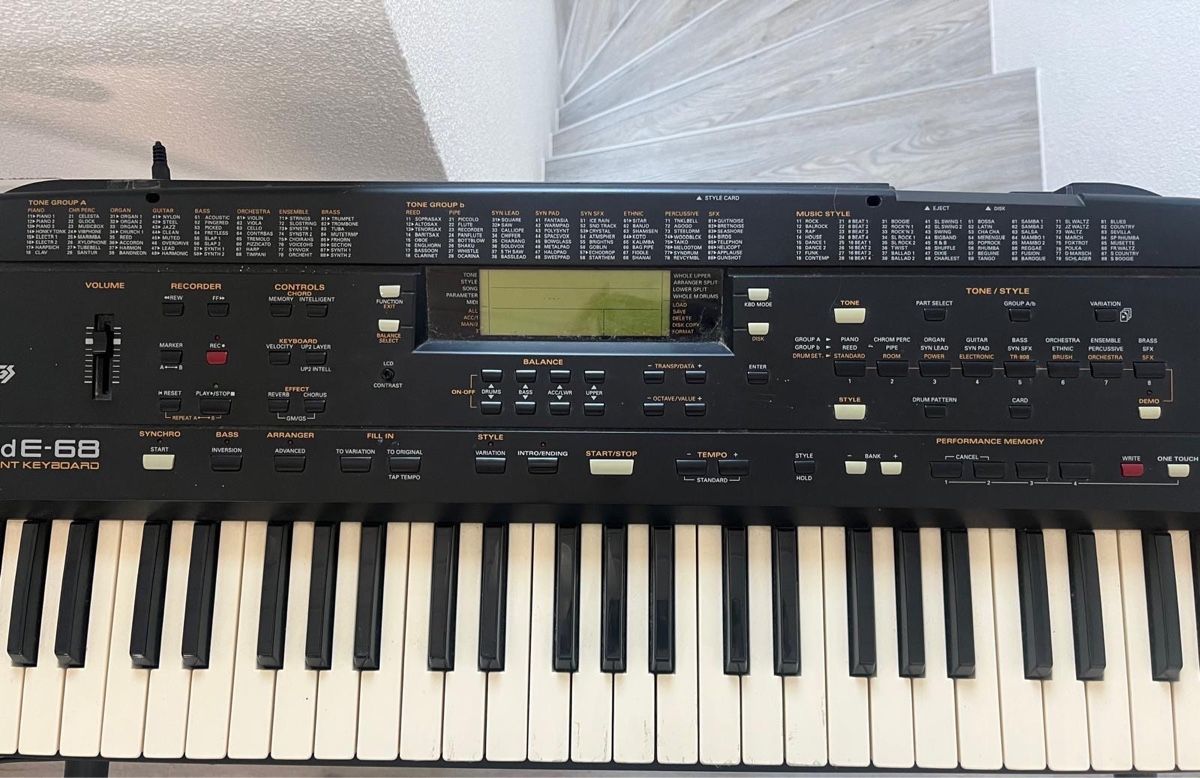 Roland Musikinstrumente: Keyboard Roland E-68 mit Ständer gebrauchter Zustand – Gebraucht aus Wittenbach von NeuSell85 7