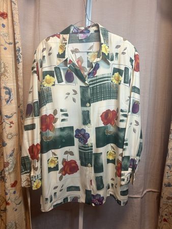Flower motif blouse - large size