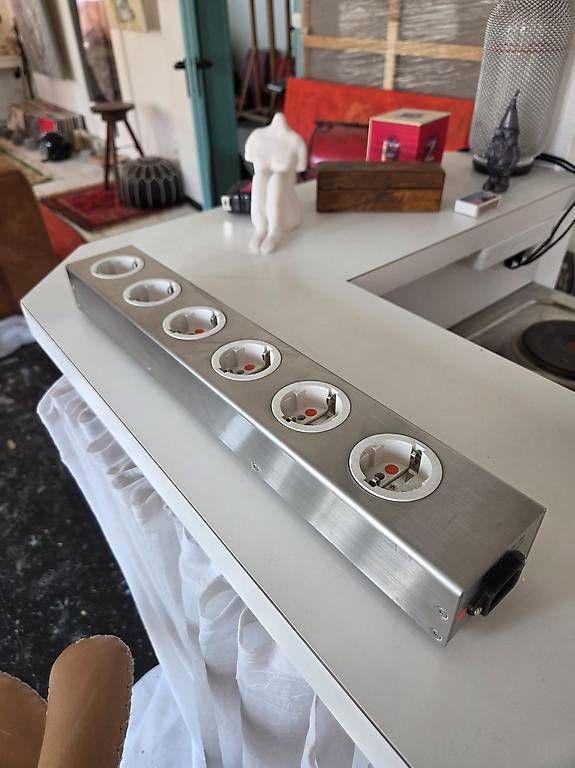 Alimentazione elettrica: Barrette secteur Oyaide MTS-6e – Usato da La Chaux-de-Fonds venduto da Tayoo 1