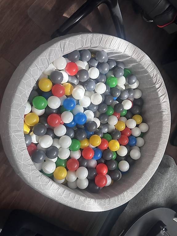 Spielzeuge: Bällebad 78x58x34 – Gebraucht aus Oberwil BL von Elle3003 1