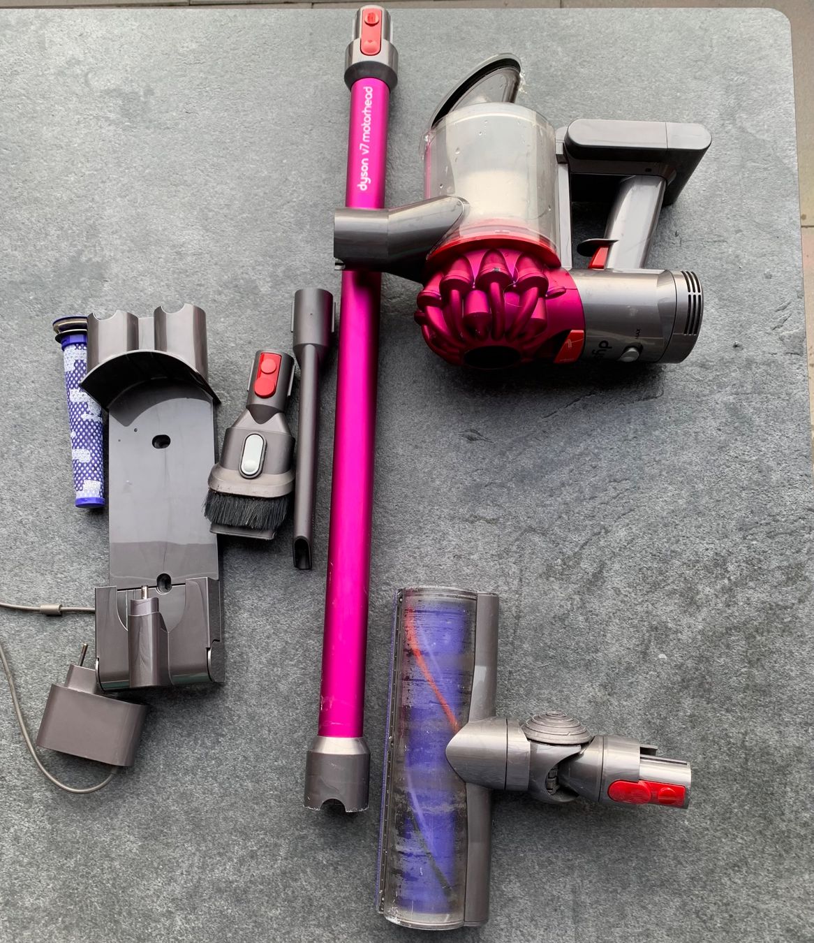 Dyson Staubsauger & Zubehör: Dyson V7 Motorhead – Gebraucht aus Schmitten FR von