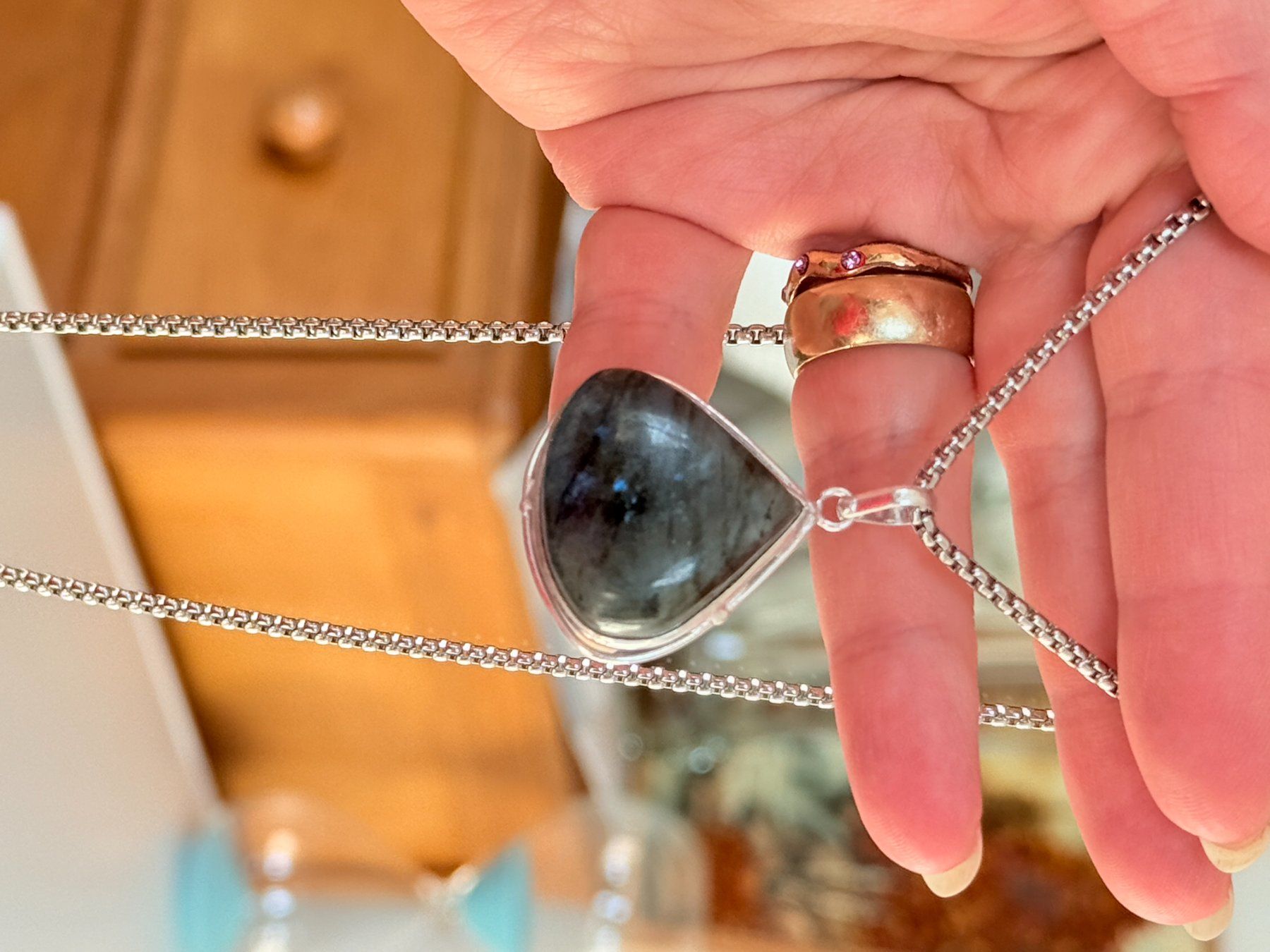 Ketten: Collier Labradorite naturelle – Neu und originalverpackt aus Genève von AGBERG 2