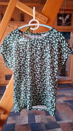 Sommerliches Blüemli-Shirt von House of Grace, Gr. M