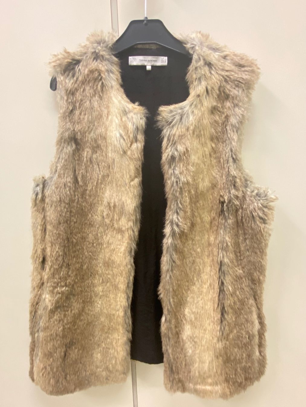 Zara Gilets: Kunstpelzweste – Neuf (Voir description) à Zürich par beg_nlp8