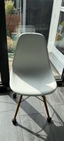 Chaise Vitra Eames blanche pieds bois