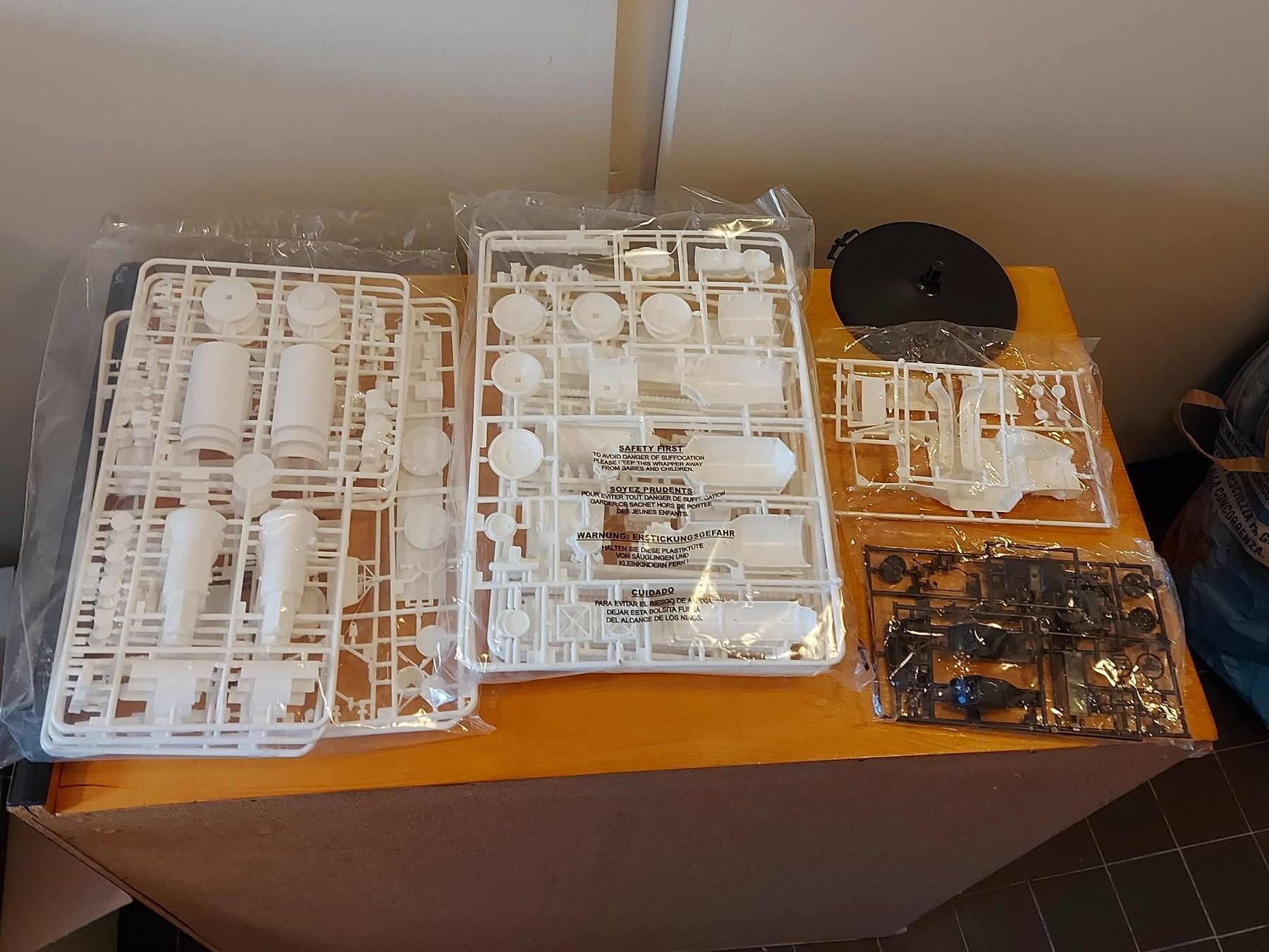 Heller Kit di modellismo & Modellini statici: Station Spatiale Internationale Heller | Nr. 60444 | 1:125 – Usato da Schlieren venduto da Norauro 6