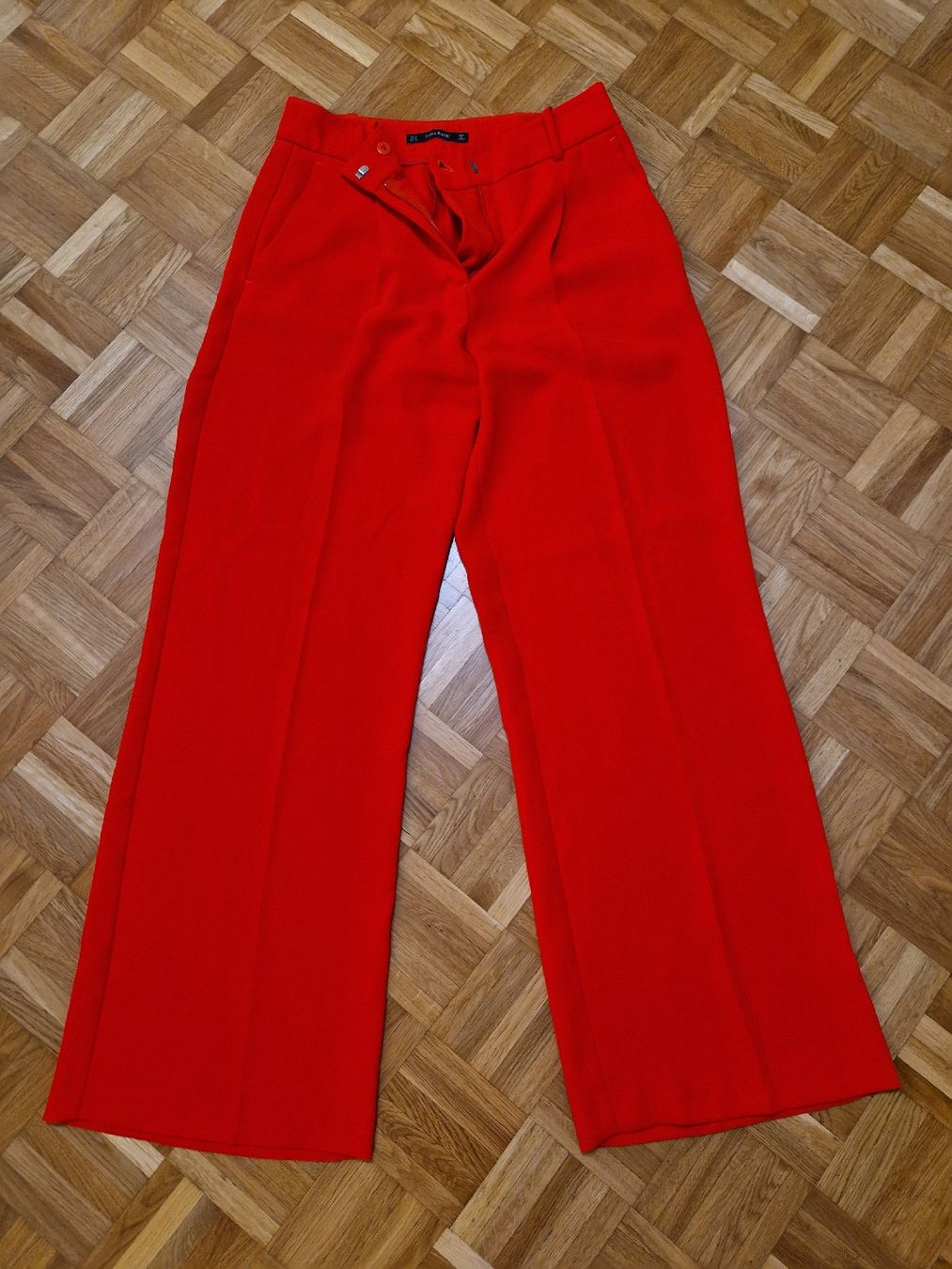 Zara Hosen: Red Casual Trousers - Size 38 – Gebraucht aus Allschwil von IreneTu