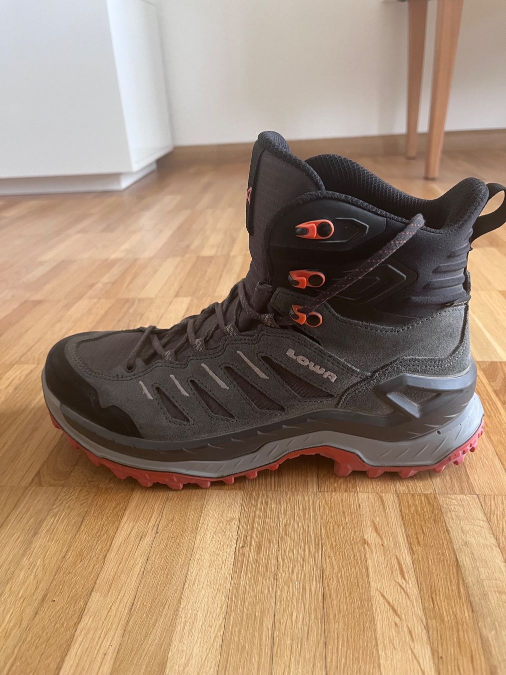 Lowa Scarpe da uomo: Wanderschuhe Gr. 42 - LOWA – Usato da Basel venduto da asa_xzb8 3