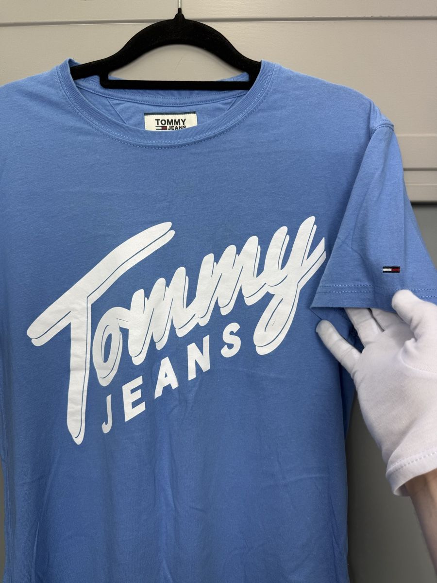 Tommy Hilfiger T-shirts: Tommy Hilfiger jeans tee – D'occasion à Lausanne par Unehistoiredesapes 1