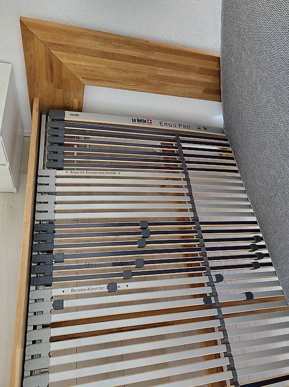 Letti: Lit Bois massif+sommier+matelas Swiss bedding – Usato da Payerne venduto da sar_xf56
