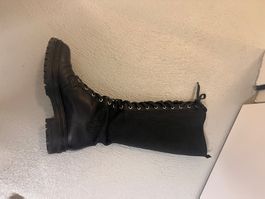 Schwarze Winterstiefel mit Schnürung, Grösse 38